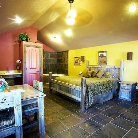 Rustic Creek Ranch Resort At North Jellystone Park Burleson Zewnętrze zdjęcie