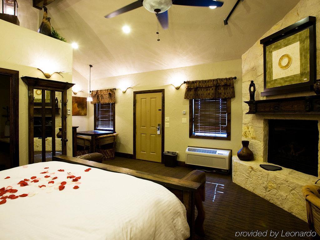 Rustic Creek Ranch Resort At North Jellystone Park Burleson Zewnętrze zdjęcie