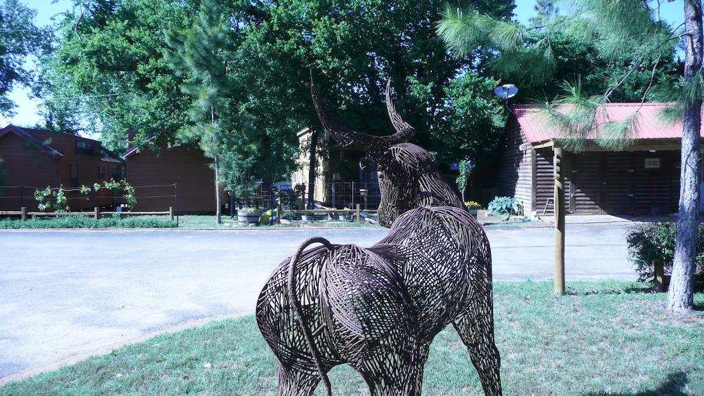 Rustic Creek Ranch Resort At North Jellystone Park Burleson Zewnętrze zdjęcie