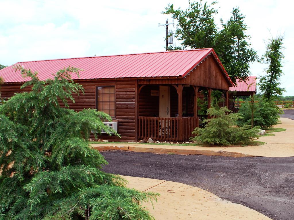Rustic Creek Ranch Resort At North Jellystone Park Burleson Zewnętrze zdjęcie