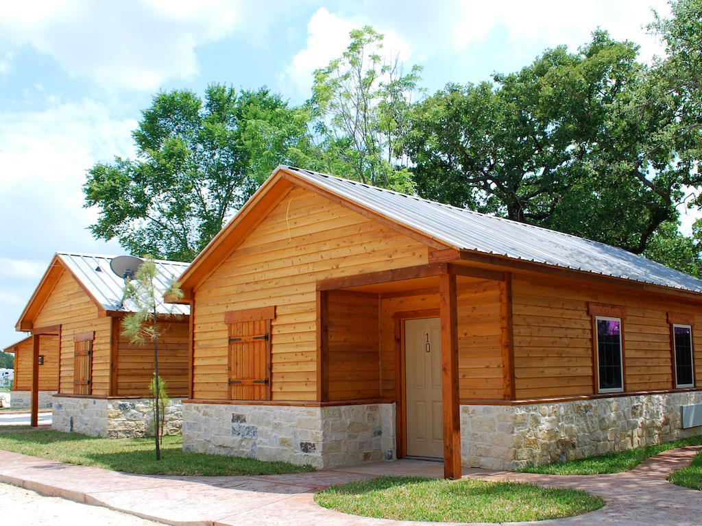 Rustic Creek Ranch Resort At North Jellystone Park Burleson Zewnętrze zdjęcie