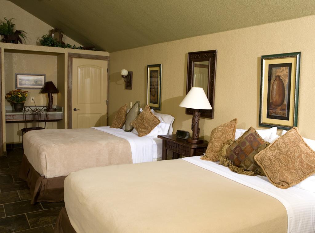 Rustic Creek Ranch Resort At North Jellystone Park Burleson Zewnętrze zdjęcie