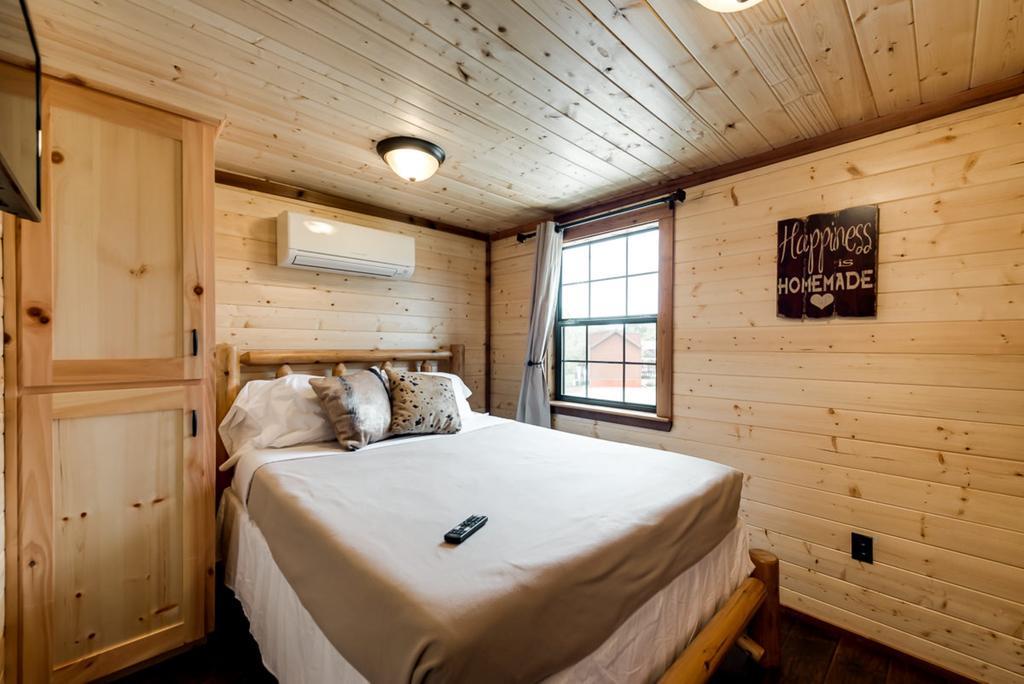 Rustic Creek Ranch Resort At North Jellystone Park Burleson Zewnętrze zdjęcie