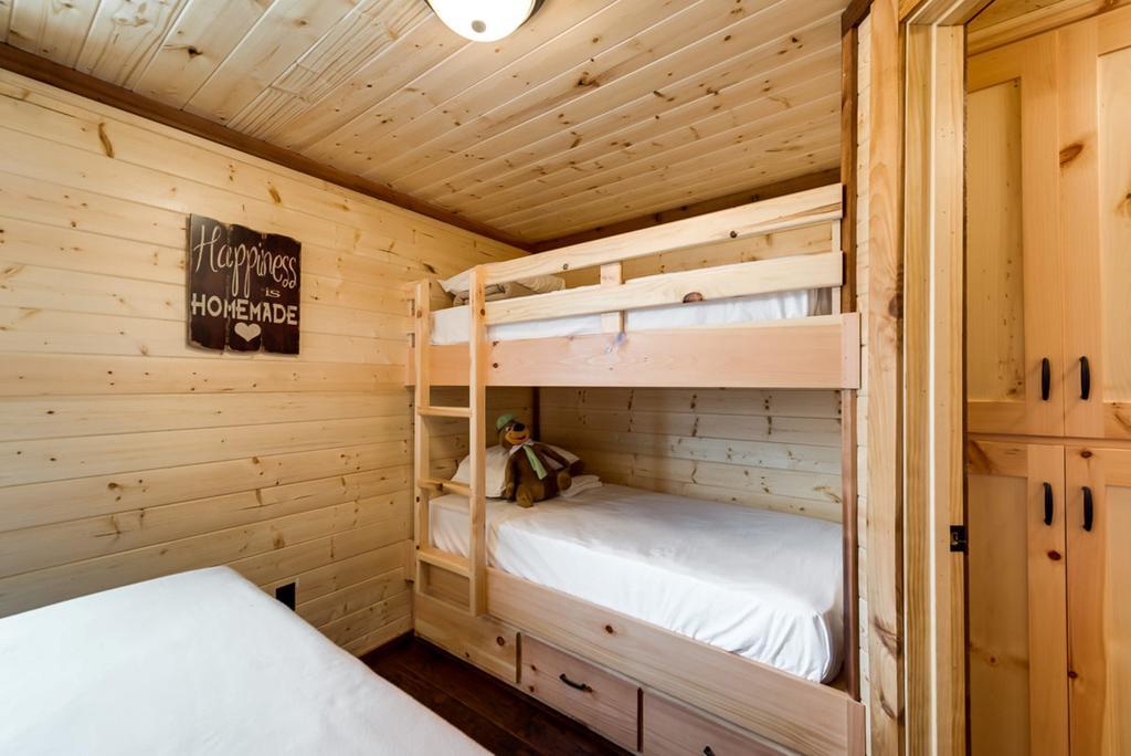 Rustic Creek Ranch Resort At North Jellystone Park Burleson Zewnętrze zdjęcie
