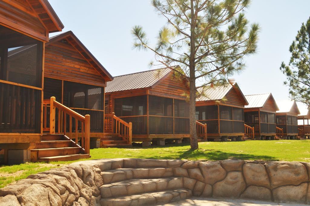 Rustic Creek Ranch Resort At North Jellystone Park Burleson Zewnętrze zdjęcie