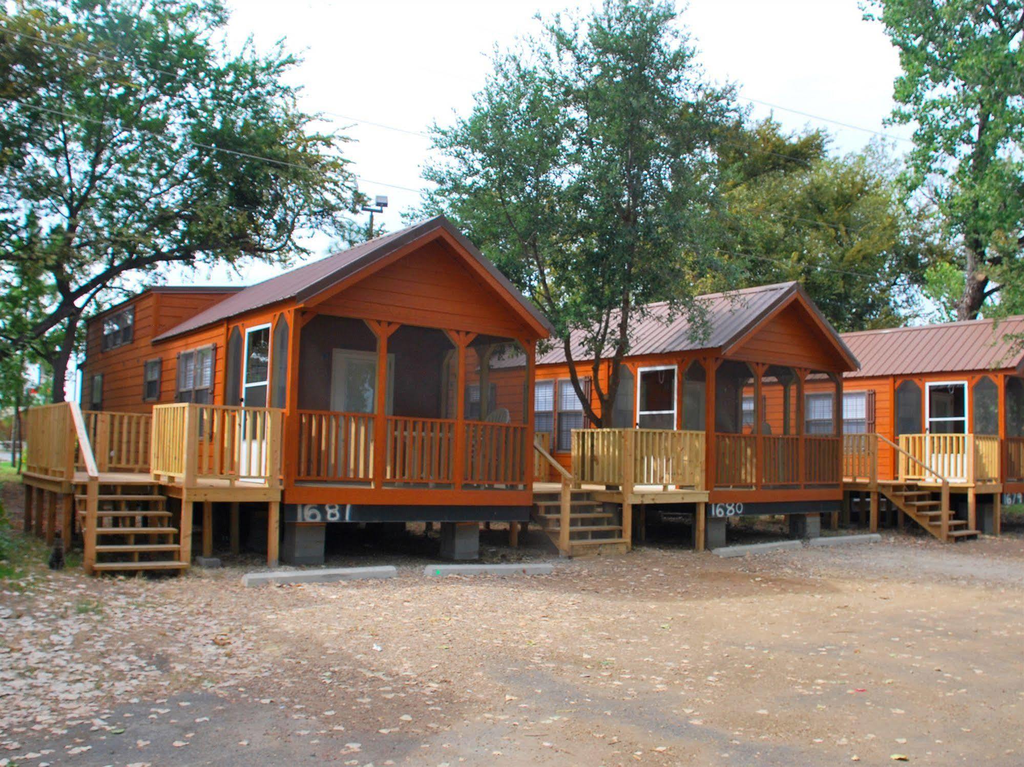 Rustic Creek Ranch Resort At North Jellystone Park Burleson Zewnętrze zdjęcie
