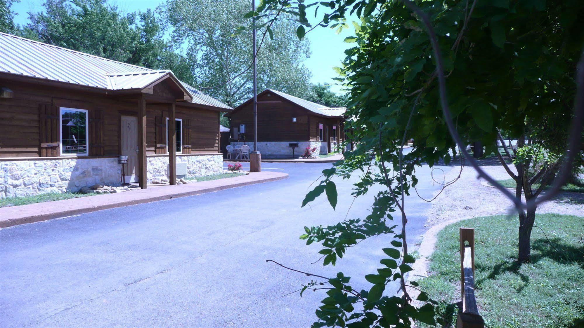 Rustic Creek Ranch Resort At North Jellystone Park Burleson Zewnętrze zdjęcie