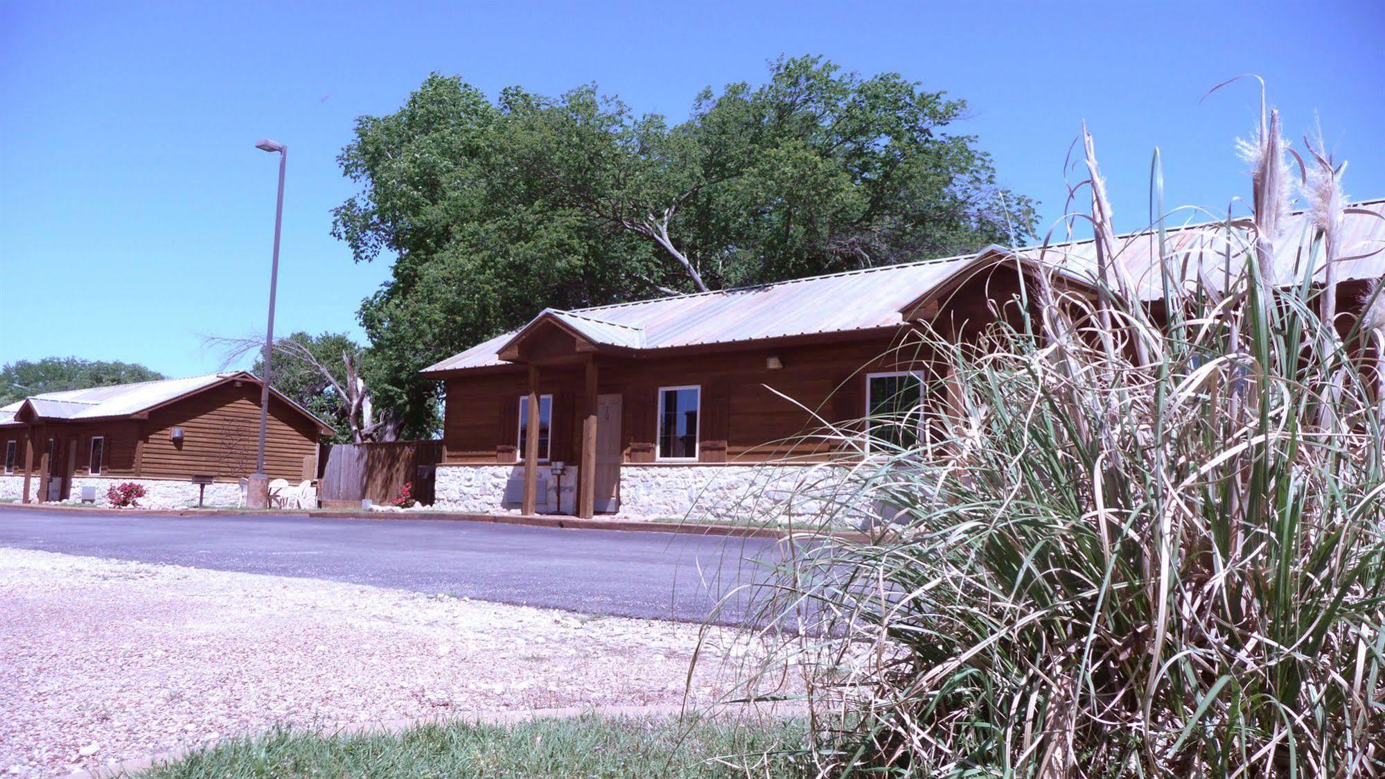 Rustic Creek Ranch Resort At North Jellystone Park Burleson Zewnętrze zdjęcie