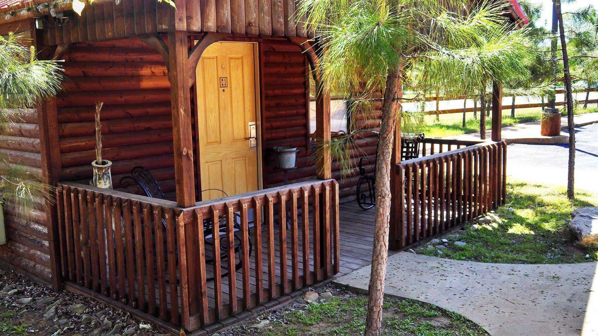 Rustic Creek Ranch Resort At North Jellystone Park Burleson Zewnętrze zdjęcie