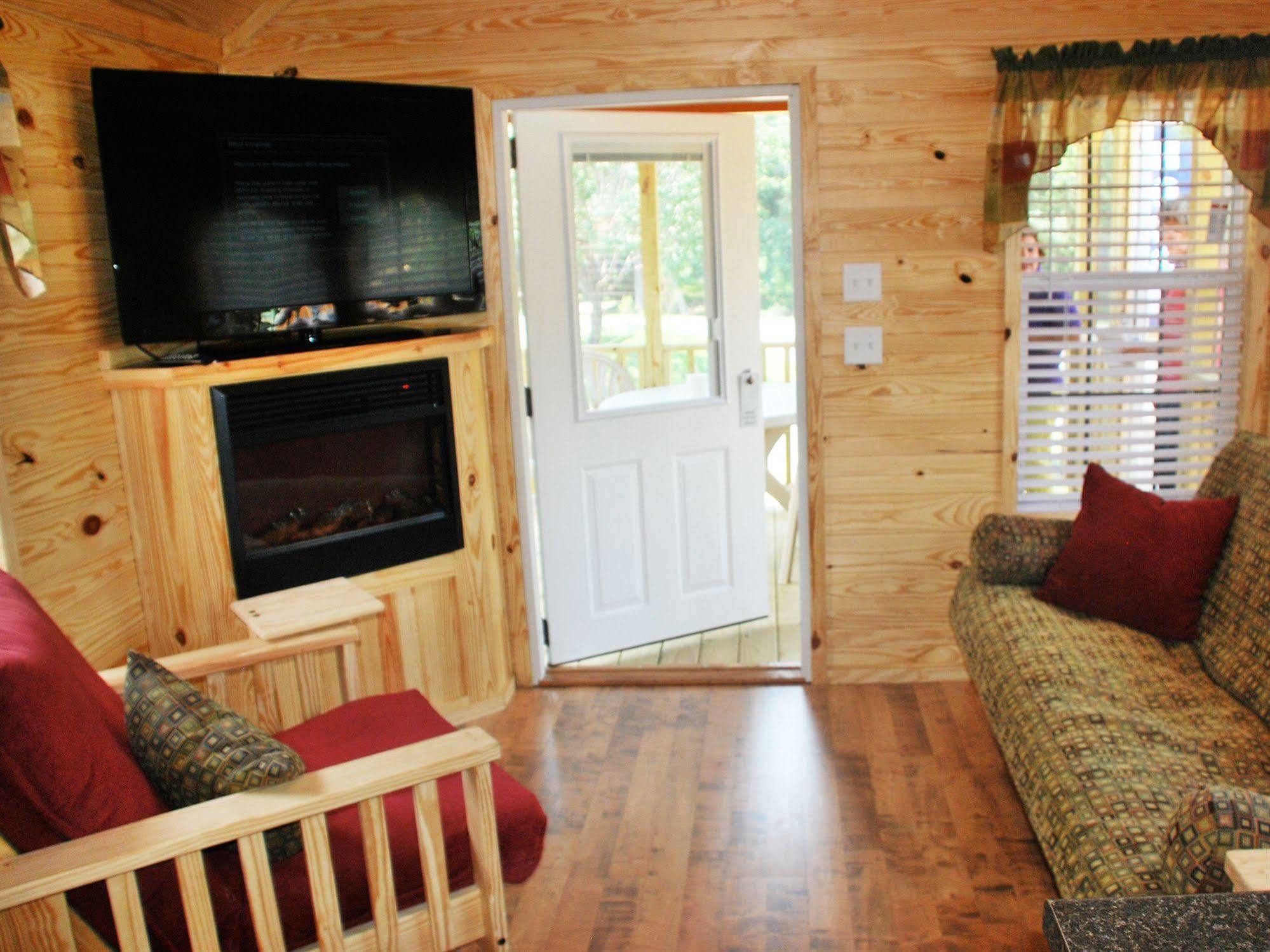 Rustic Creek Ranch Resort At North Jellystone Park Burleson Zewnętrze zdjęcie