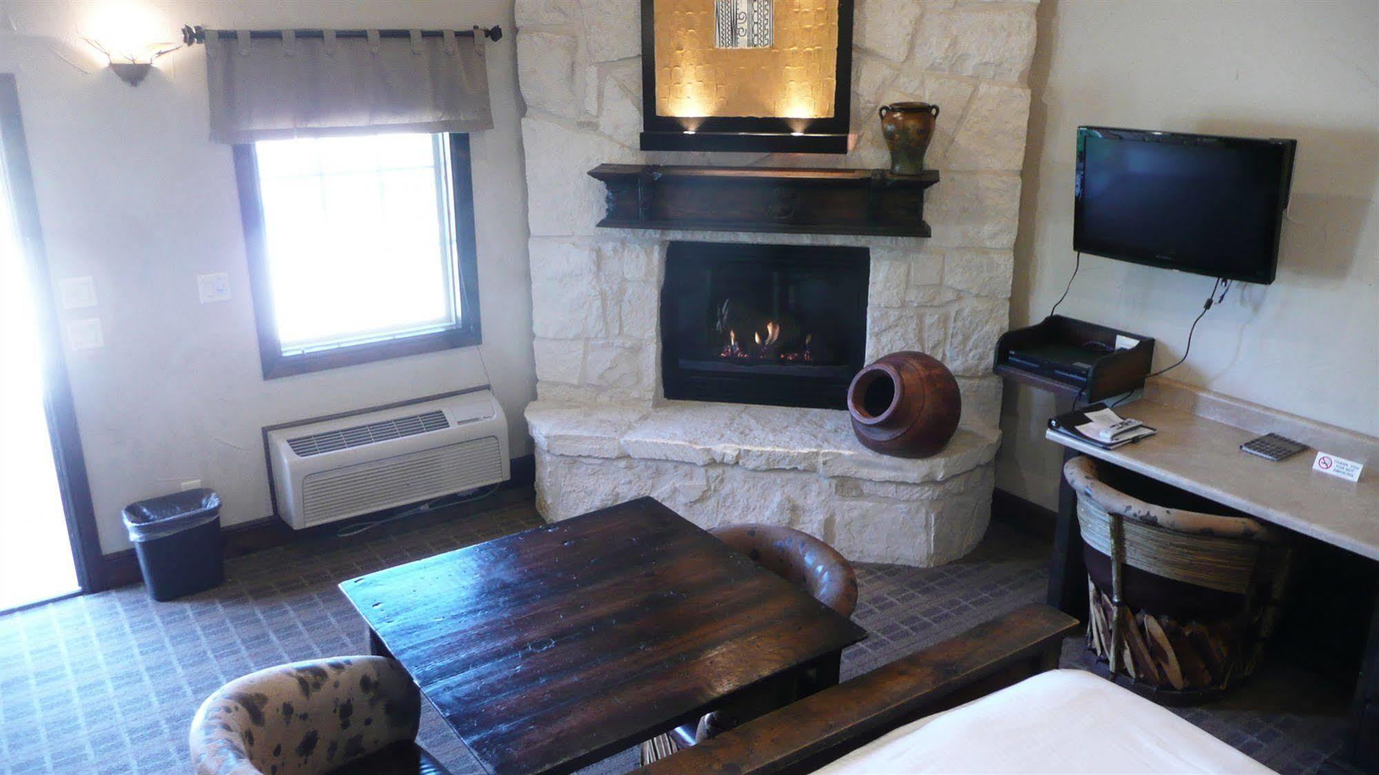 Rustic Creek Ranch Resort At North Jellystone Park Burleson Zewnętrze zdjęcie