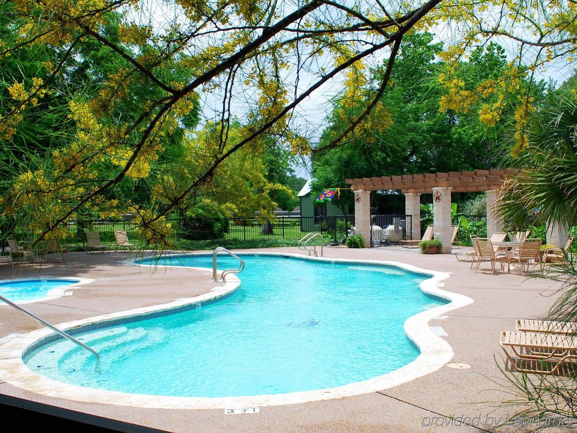 Rustic Creek Ranch Resort At North Jellystone Park Burleson Zewnętrze zdjęcie