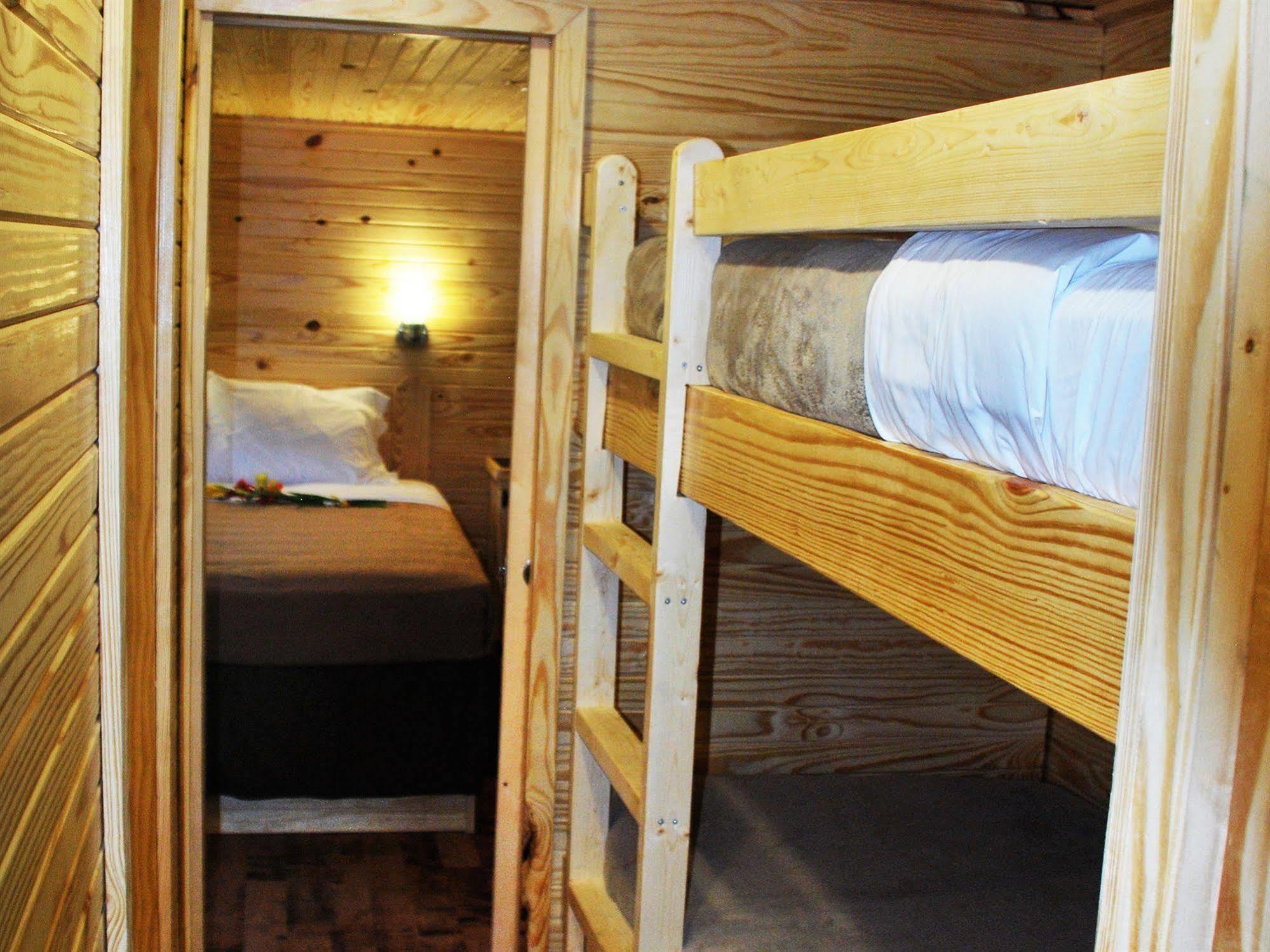 Rustic Creek Ranch Resort At North Jellystone Park Burleson Zewnętrze zdjęcie