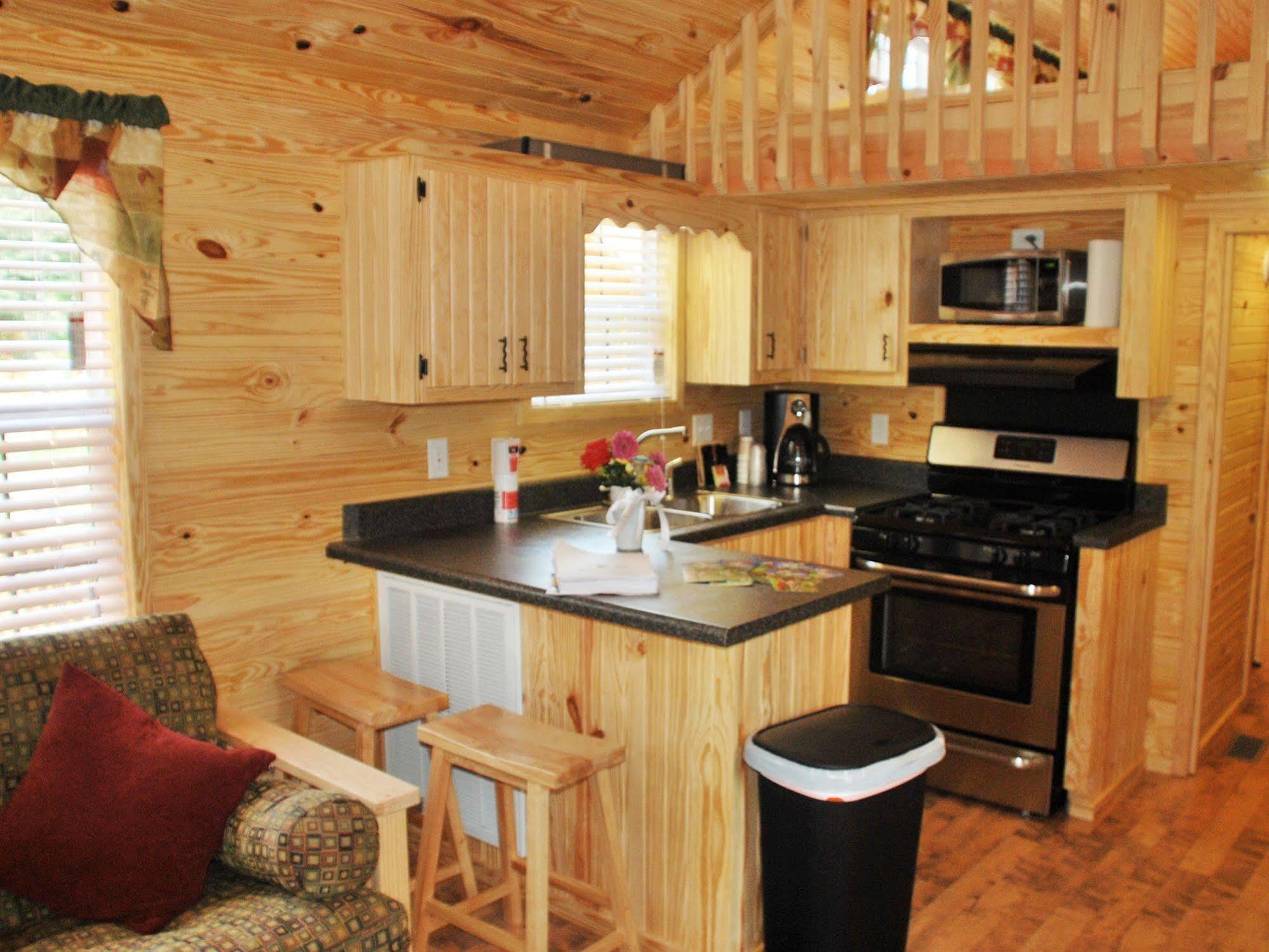 Rustic Creek Ranch Resort At North Jellystone Park Burleson Zewnętrze zdjęcie