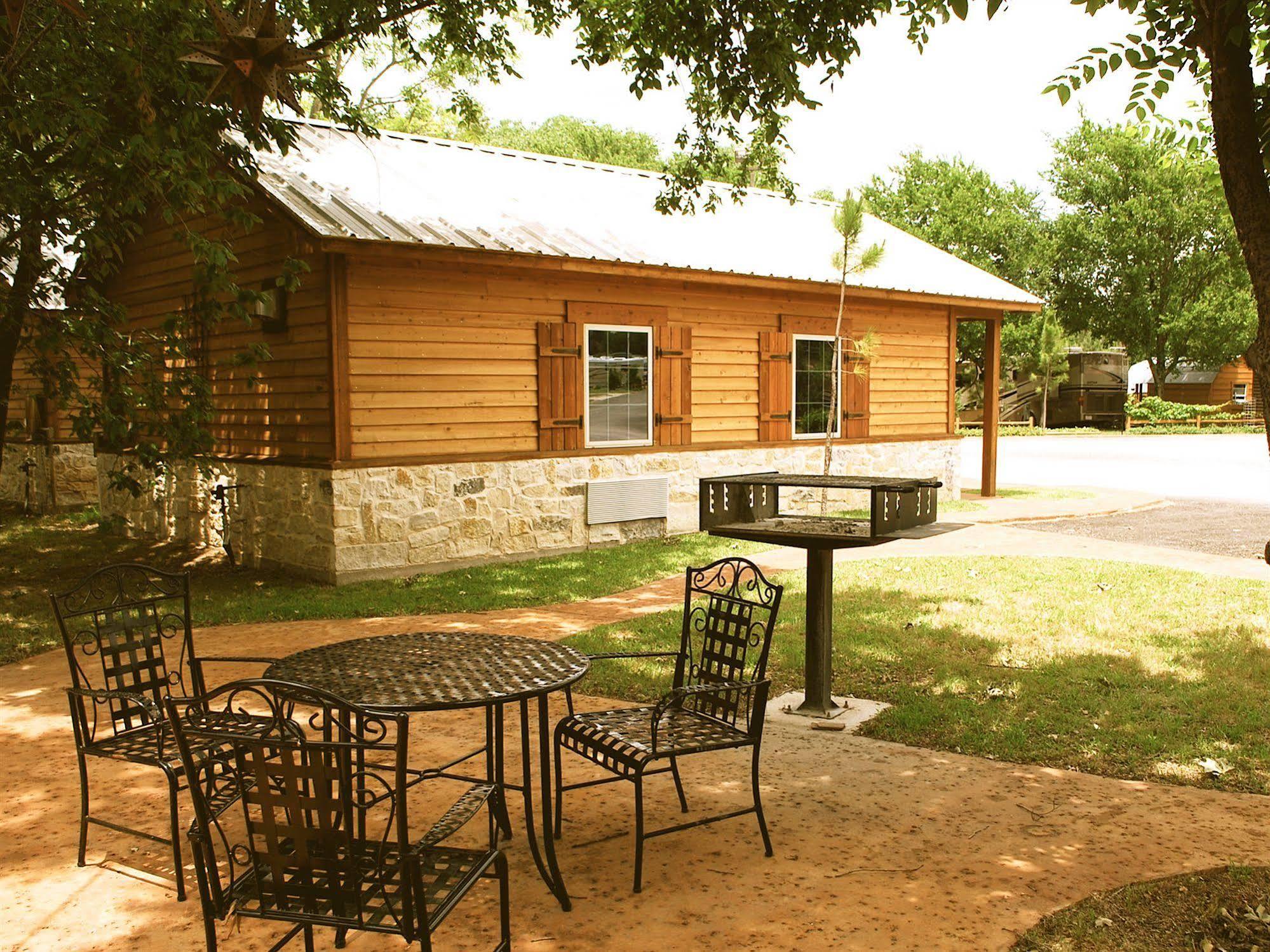 Rustic Creek Ranch Resort At North Jellystone Park Burleson Zewnętrze zdjęcie