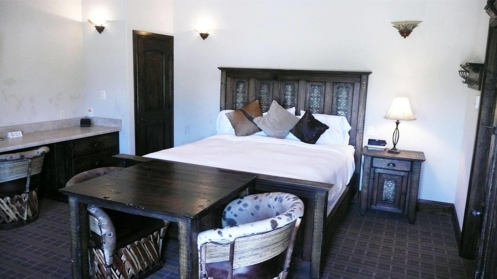 Rustic Creek Ranch Resort At North Jellystone Park Burleson Zewnętrze zdjęcie