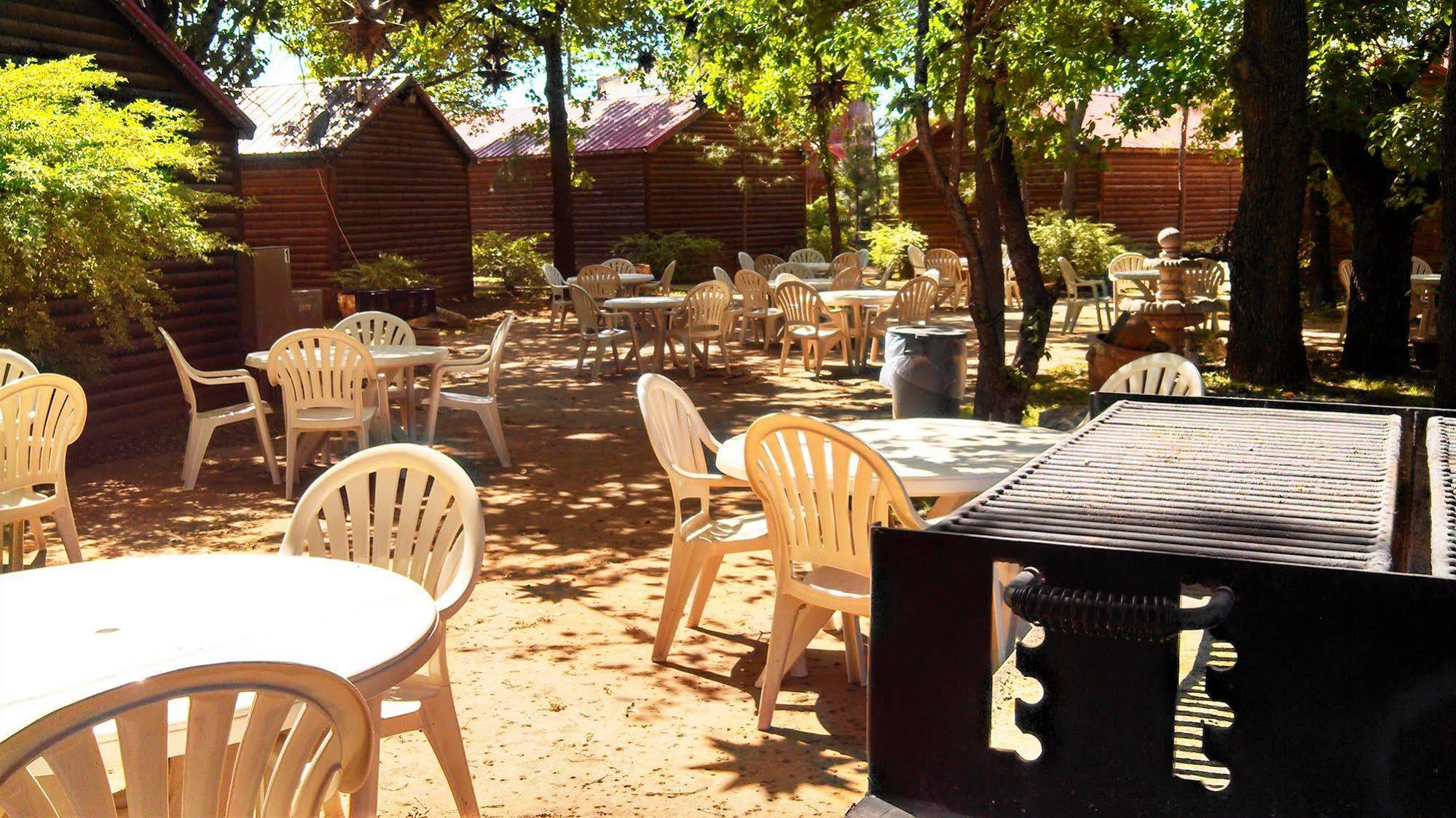 Rustic Creek Ranch Resort At North Jellystone Park Burleson Zewnętrze zdjęcie
