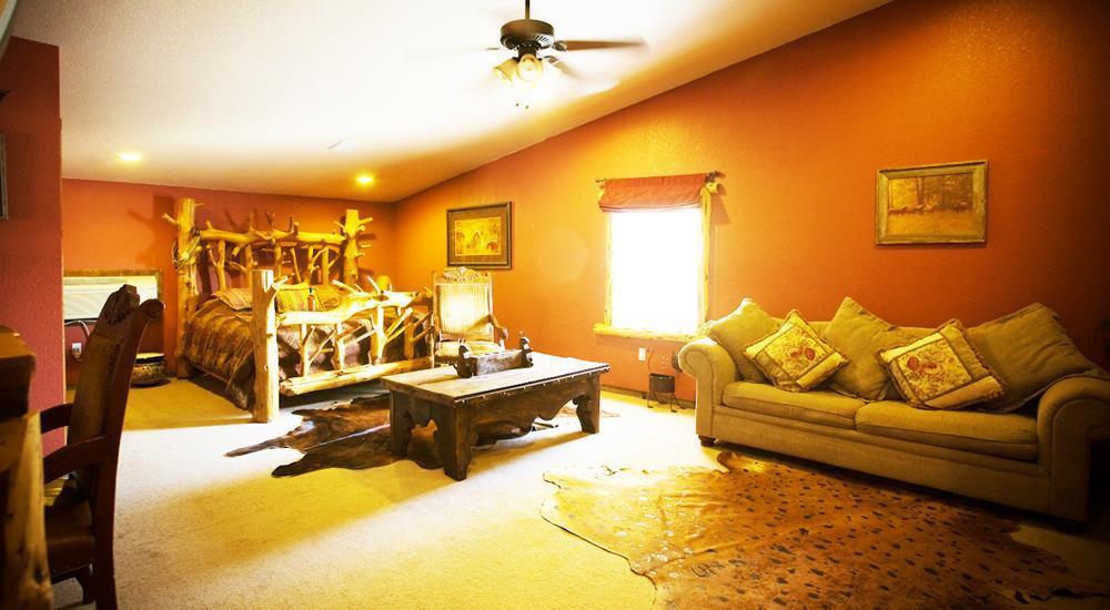 Rustic Creek Ranch Resort At North Jellystone Park Burleson Pokój zdjęcie